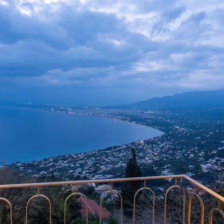 Villa Orithyia Prime Living *